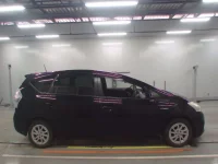 Toyota PRIUS ALPHA лот № 30956 оценка 3.5  с аукциона в Японии 2