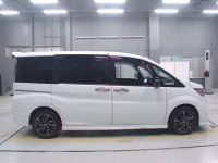 Honda STEP WAGON лот № 30069 оценка 4  с аукциона в Японии 2