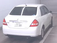 Nissan TIIDA LATIO лот № 9 оценка 3.5  с аукциона в Японии 3