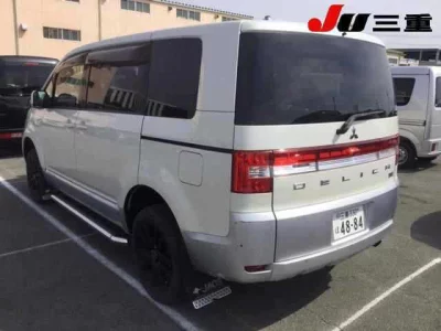 Mitsubishi Delica D:5
