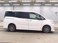 Toyota VOXY лот № 3068 оценка 3.5  с аукциона в Японии 2