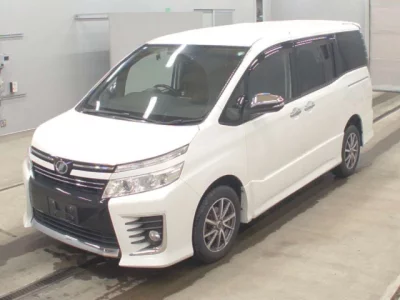 Toyota VOXY  с аукциона в Японии