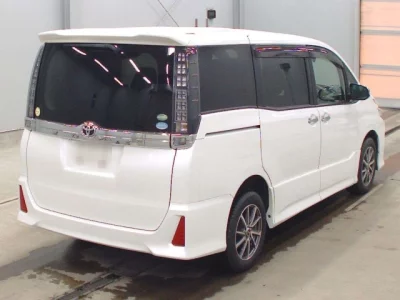Toyota VOXY  с аукциона в Японии