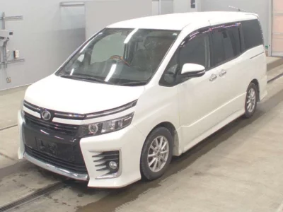 Toyota VOXY  с аукциона в Японии