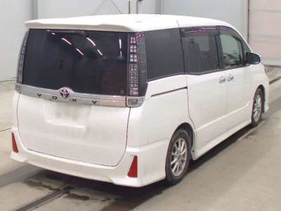 Toyota VOXY  с аукциона в Японии