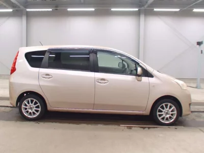 Toyota PASSO SETTE  с аукциона в Японии