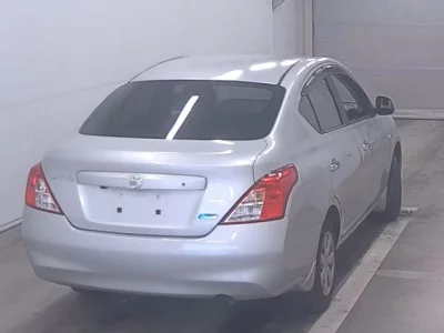 Nissan LATIO  с аукциона в Японии