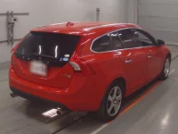 Volvo V60 лот № 38045 оценка 4  с аукциона в Японии 1
