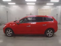 Volvo V60 лот № 38045 оценка 4  с аукциона в Японии 3