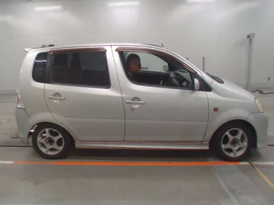 Daihatsu YRV  с аукциона в Японии