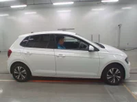 Volkswagen Polo лот № 38153 оценка 4  с аукциона в Японии 2