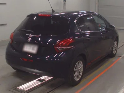 Peugeot 208  с аукциона в Японии