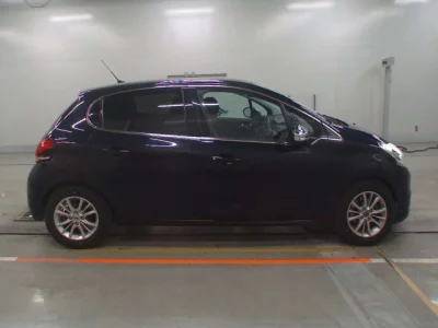 Peugeot 208  с аукциона в Японии