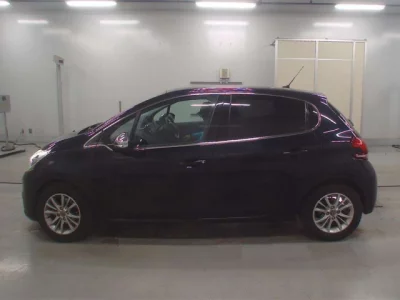 Peugeot 208  с аукциона в Японии