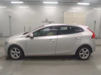 Volvo V40 лот № 38202 оценка 4  с аукциона в Японии 3