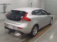 Volvo V40 лот № 38202 оценка 4  с аукциона в Японии 1