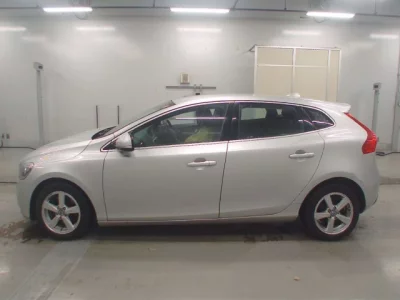 Volvo V40  с аукциона в Японии