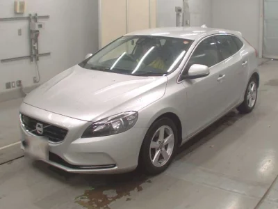 Volvo V40  с аукциона в Японии
