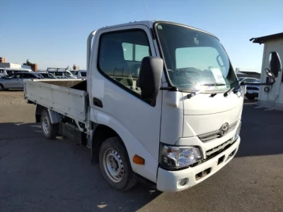 Toyota DYNA  с аукциона в Японии