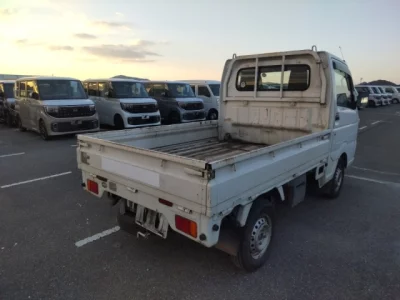 Nissan NT100 Clipper