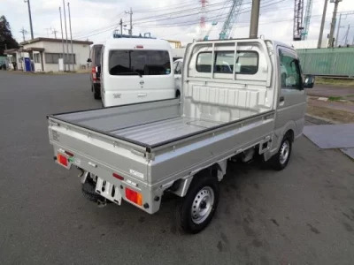 Nissan NT100 Clipper