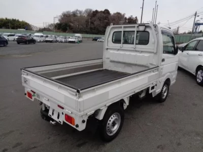 Nissan NT100 Clipper