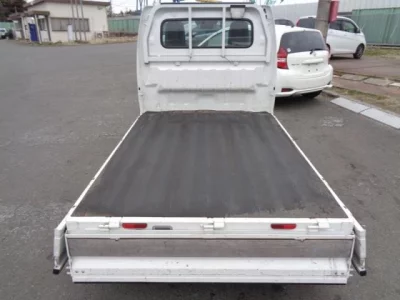 Nissan NT100 Clipper