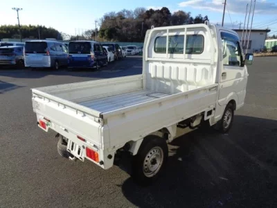 Nissan NT100 Clipper