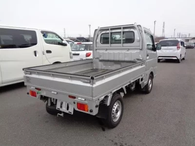 Nissan NT100 Clipper