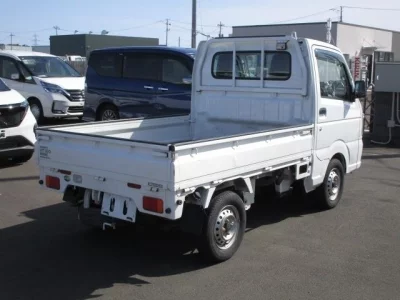 Nissan NT100 Clipper