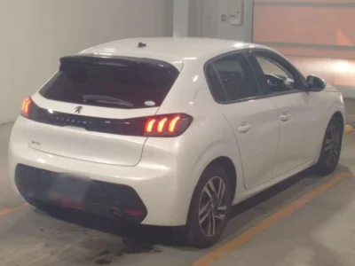 Peugeot 208  с аукциона в Японии