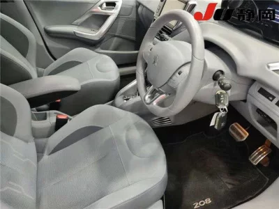 Peugeot 208  с аукциона в Японии