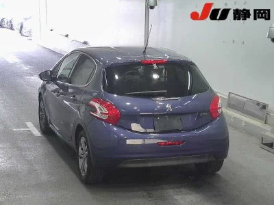 Peugeot 208  с аукциона в Японии