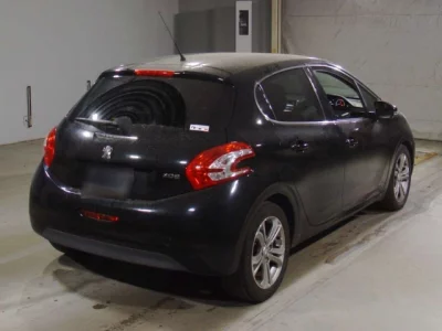 Peugeot 208  с аукциона в Японии