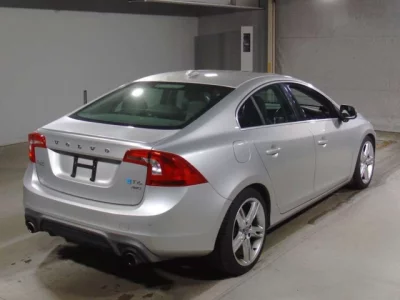 Volvo S60  с аукциона в Японии