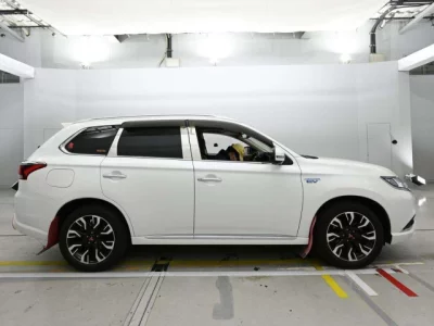 Mitsubishi OUTLANDER PHEV