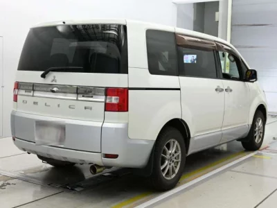 Mitsubishi DELICA D5  с аукциона в Японии