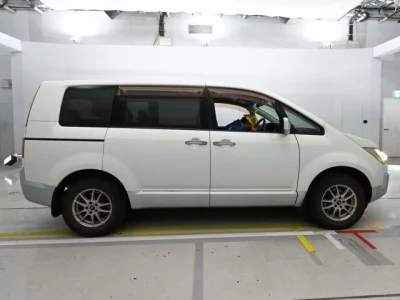 Mitsubishi DELICA D5  с аукциона в Японии