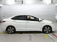 Honda GRACE лот № 30765 оценка 4  с аукциона в Японии 2