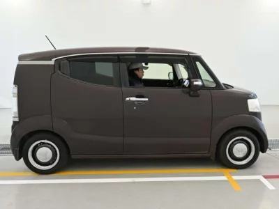 Honda N-Box Slash