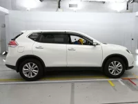 Nissan X-TRAIL лот № 30879 оценка 4  с аукциона в Японии 2