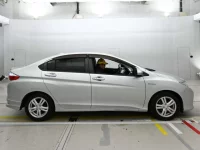 Honda GRACE лот № 10319 оценка 3.5  с аукциона в Японии 2