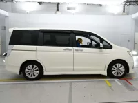 Honda STEP WAGON лот № 30919 оценка 4  с аукциона в Японии 2