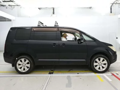 Mitsubishi DELICA D5  с аукциона в Японии