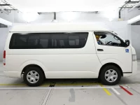 Toyota HIACE VAN лот № 30051 оценка 3.5  с аукциона в Японии 2