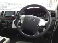 Toyota HIACE VAN лот № 30027 оценка 4  с аукциона в Японии 8