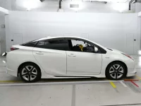 Toyota Prius лот № 30094 оценка 4  с аукциона в Японии 2