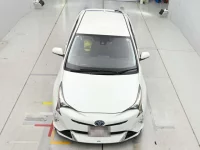 Toyota Prius лот № 30094 оценка 4  с аукциона в Японии 6
