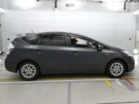 Toyota PRIUS ALPHA лот № 30044 оценка 4  с аукциона в Японии 2