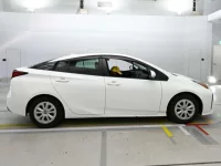 Toyota Prius лот № 30050 оценка 3.5  с аукциона в Японии 2